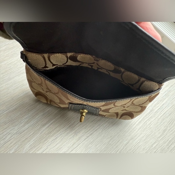 Coach Legacy Signature Brown Canvas Black Leather Trim Flap Wristlet wallett - Picture 3 of 6